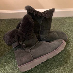 UGG— Classic Knot Short 1016416 Boots (9.5; Black)